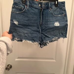 Brand: Forever 21
Style: Ripped blue Jean shorts